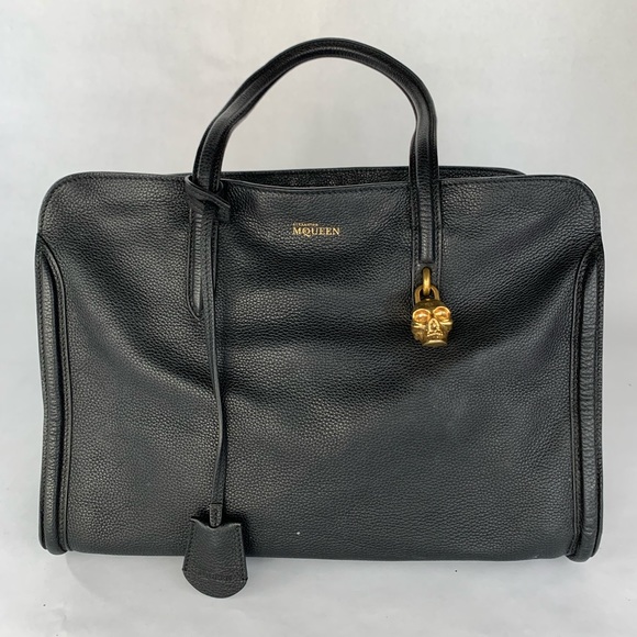 My black Alexander McQueen handbag with gold skull - Picture 4 of 14